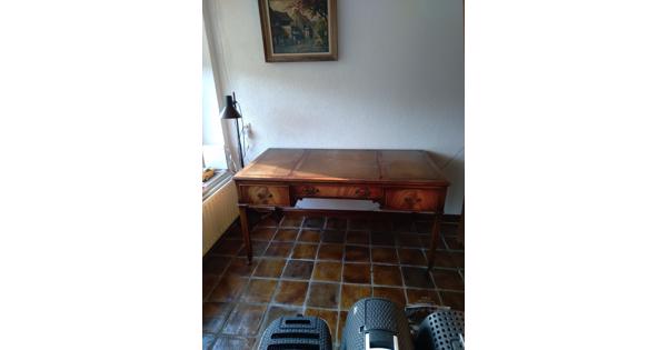 Antiek bureau